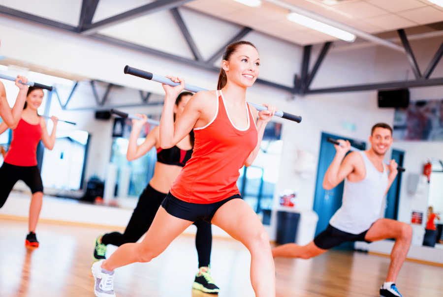 Group-of-people-exercising-in-a-gym.jpg