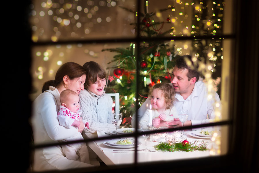 Family-eating-a-healthy-Christmas-dinner.jpg