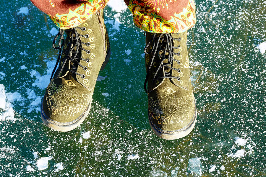 Proper-footwear-for-icy-ground.jpg